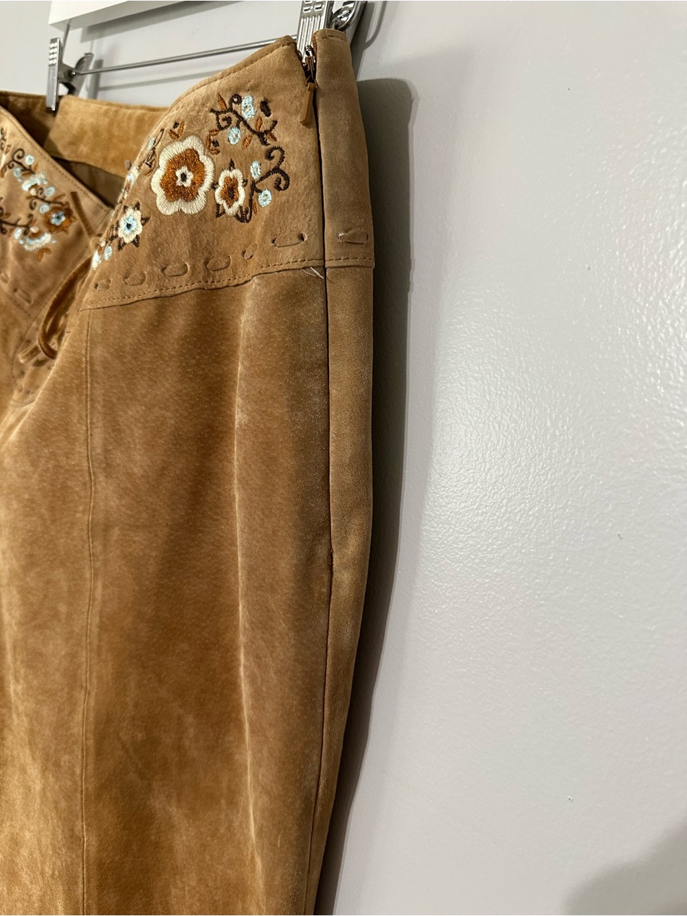Vintage Wilson’s Leather Suede Embroidered Pants Size 8 Y2K - Picture 6 of 8